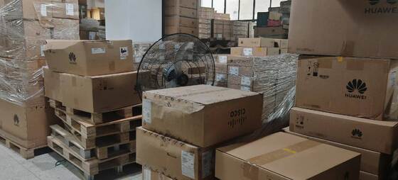 CE9855T-32DQ, Công tắc Huawei CE9800, 32x400GE QSFP112/2x10GE SFP+/Không có quạt &amp; PSU