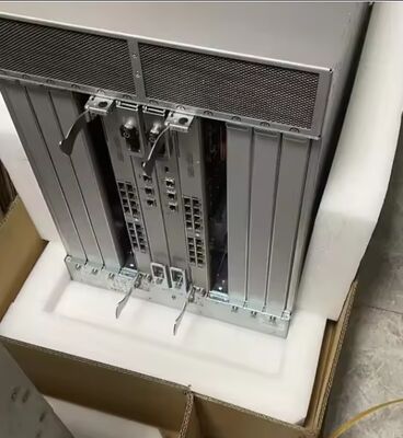 Brocade BR-DCX8518-B-0001 DCX 8510-8 Bộ chuyển mạch giám đốc xương sống SAN, 10,2Tbps, 16G FC, Gói doanh nghiệp